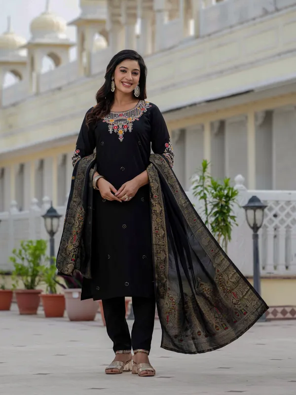 Black_Roman_Silk_Sequins_Embroidered_Kurti_With_Pant_And_Dupatta_For_Women