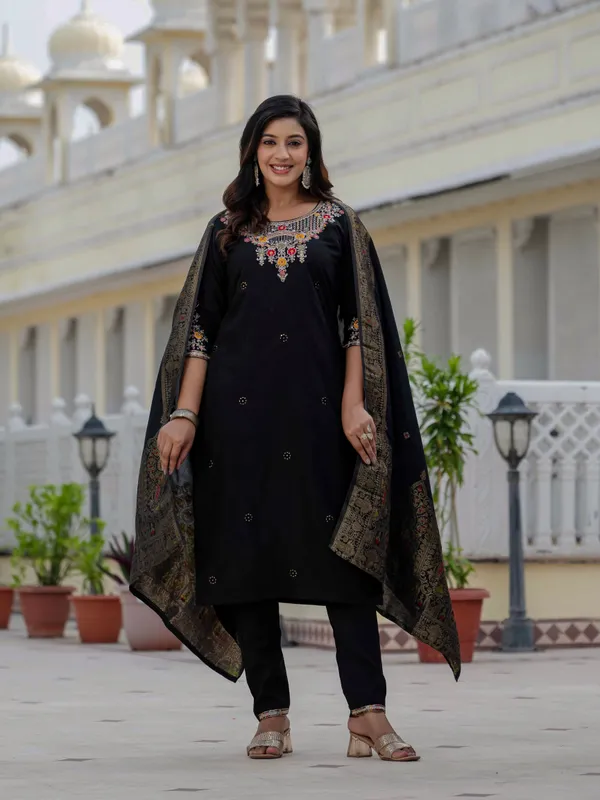 Black_Roman_Silk_Sequins_Embroidered_Kurti_With_Pant_And_Dupatta_For_Women