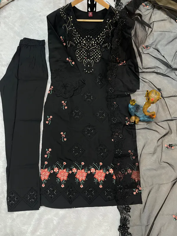 Black_Heavy_Viscose_Roman_Embroidered_Kurti_With_Pant_And_Dupatta_For_Women
