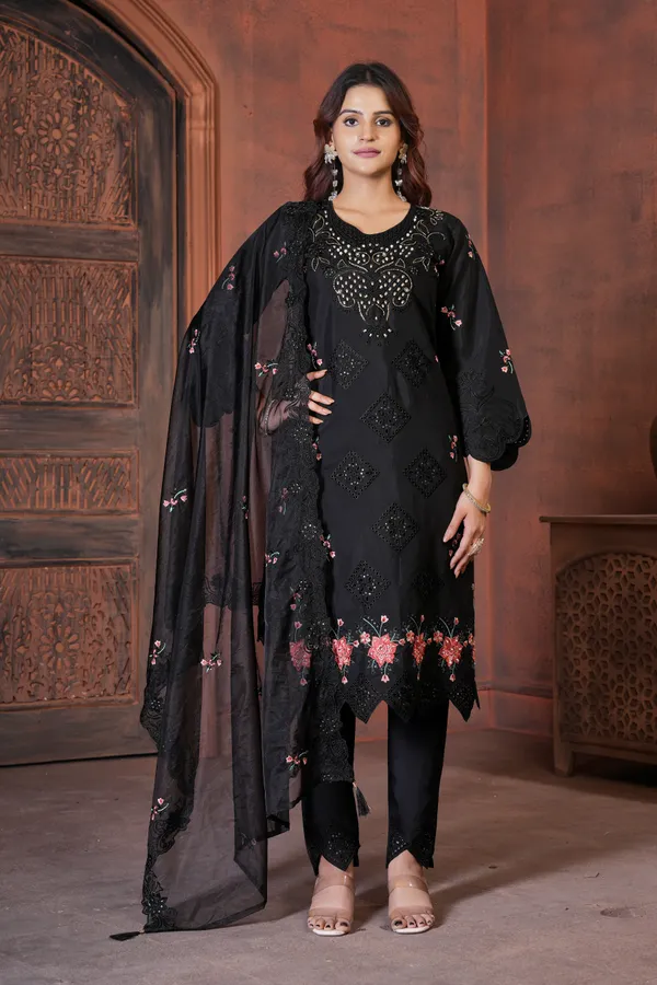 Black_Heavy_Viscose_Roman_Embroidered_Kurti_With_Pant_And_Dupatta_For_Women
