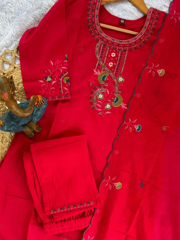 Pink_Roman_Silk_Embroidered_Kurti_With_Pant_And_Dupatta_For_Women