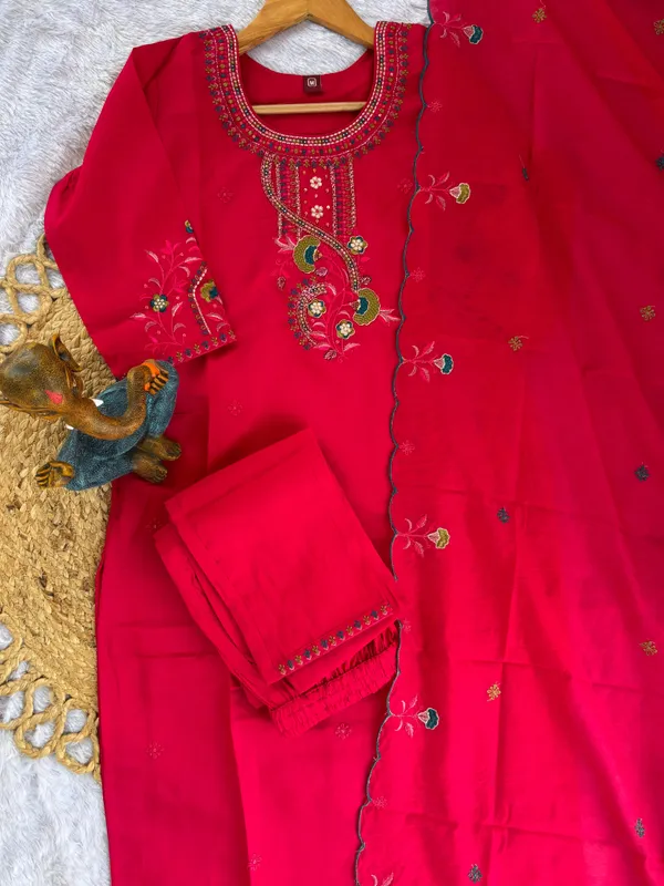 Pink_Roman_Silk_Embroidered_Kurti_With_Pant_And_Dupatta_For_Women