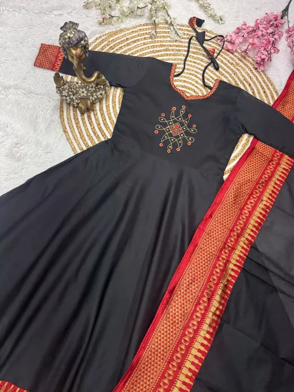 Introducing_New_Super_Trendy_Traditional_Outfit_For_upcoming_festivals