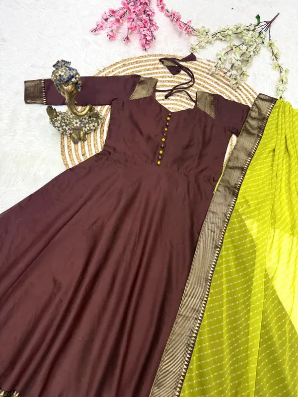 Introducing_New_Super_Trendy_Traditional_Outfit_For_upcoming_festivals