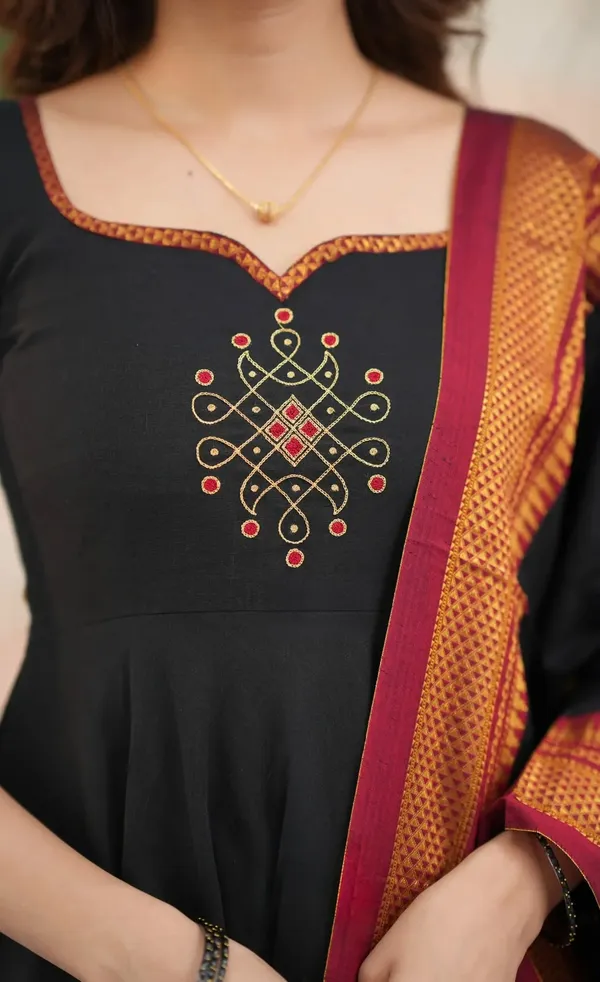 Introducing_New_Super_Trendy_Traditional_Outfit_For_upcoming_festivals