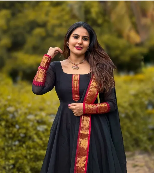 Black_Pv_Chanderi_Jacquard_Kurti_With_Dupatta_For_Women
