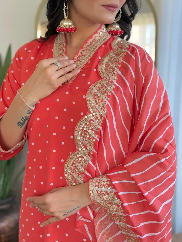Red_Viscose_Bandhani_Print_Embroidered_Kurti_With_Pant_And_Dupatta_For_Women