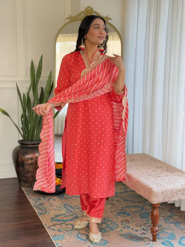 Red_Viscose_Bandhani_Print_Embroidered_Kurti_With_Pant_And_Dupatta_For_Women