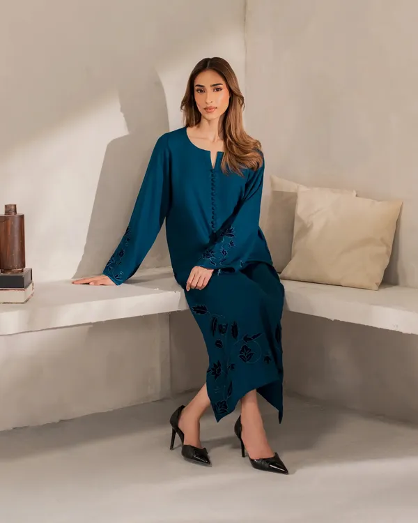 Navy_Blue_Chanderi_Silk_Embroidered_Kurti_With_Pant_And_Dupatta_For_Women