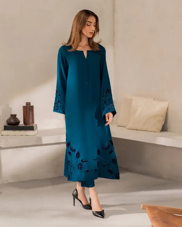 Navy_Blue_Chanderi_Silk_Embroidered_Kurti_With_Pant_And_Dupatta_For_Women