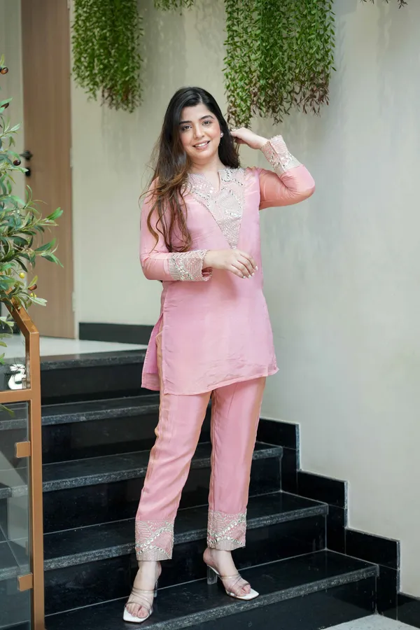 Pink_Shimmer_Silk_Embroidered_Kurti_With_Palazzo_For_Women