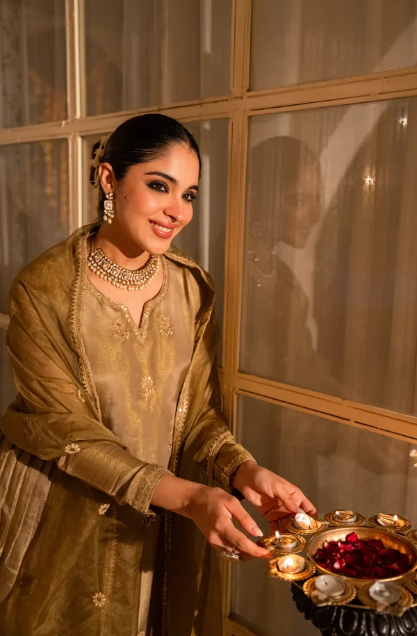 Golden_Chanderi_Silk_Embroidered_Kurti_With_Pant_And_Dupatta_For_Women