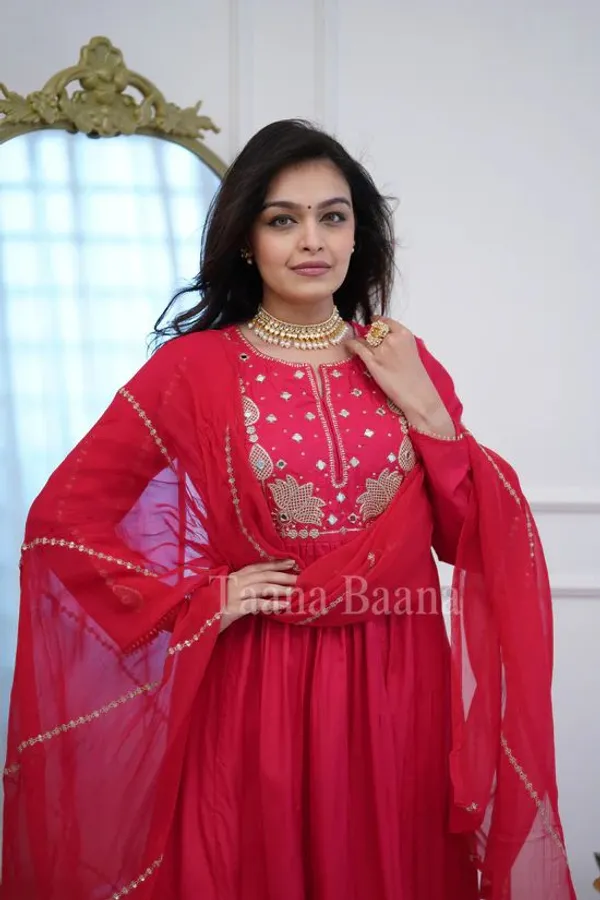 Pink_Chanderi_Silk_Embroidered_Kurti_With_Pant_And_Dupatta_For_Women