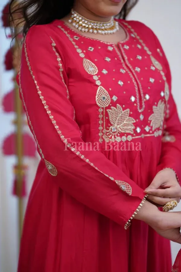 Pink_Chanderi_Silk_Embroidered_Kurti_With_Pant_And_Dupatta_For_Women