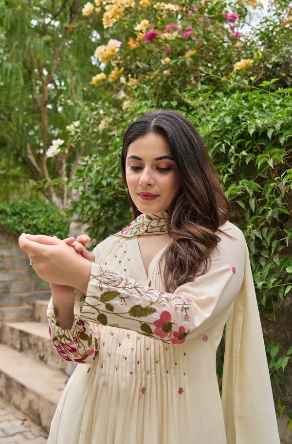 White_Chanderi_Silk_Embroidered_Kurti_With_Pant_And_Dupatta_For_Women