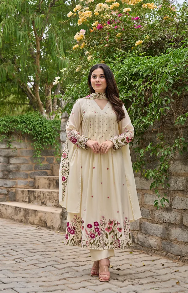 White_Chanderi_Silk_Embroidered_Kurti_With_Pant_And_Dupatta_For_Women