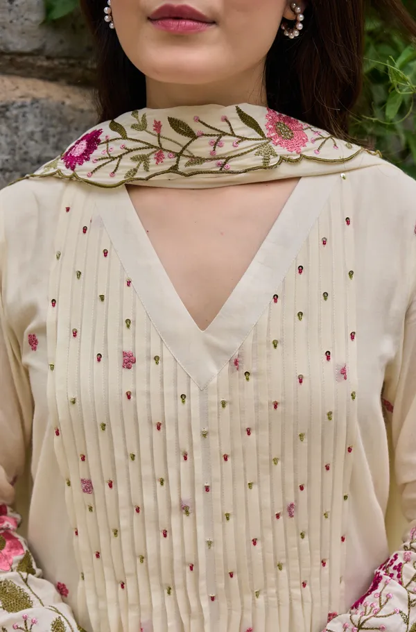 White_Chanderi_Silk_Embroidered_Kurti_With_Pant_And_Dupatta_For_Women