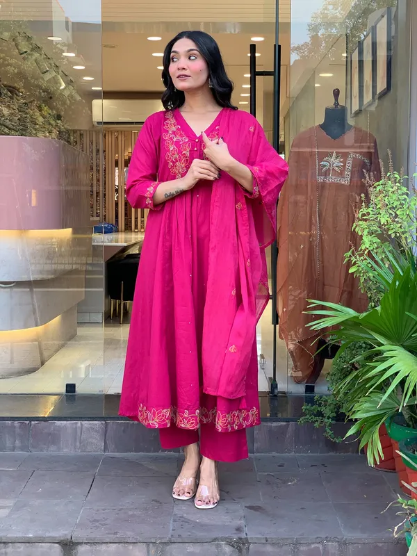 Pink_Chanderi_Silk_Embroidery_Kurti_With_Pant_And_Dupatta_For_Women