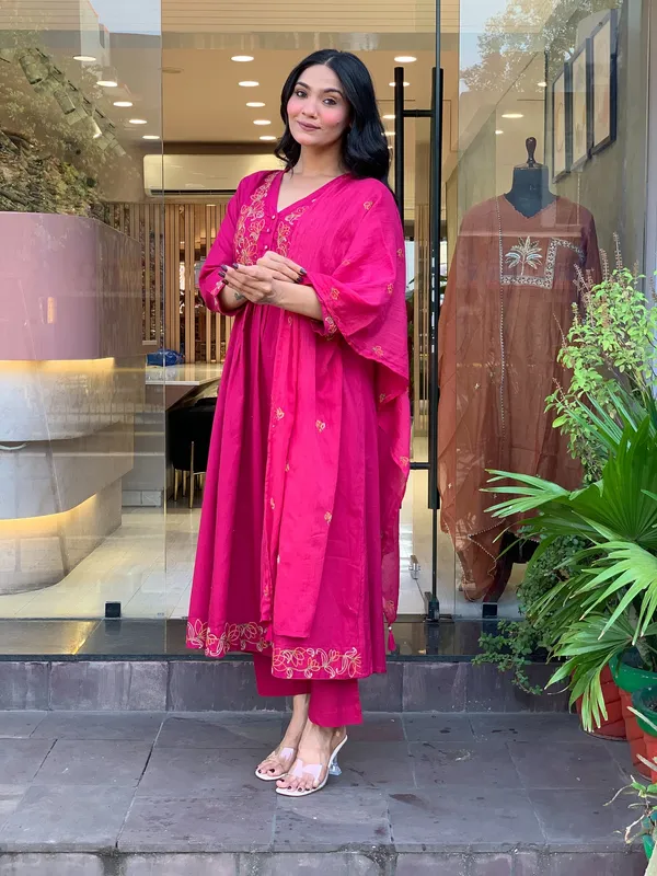 Pink_Chanderi_Silk_Embroidery_Kurti_With_Pant_And_Dupatta_For_Women
