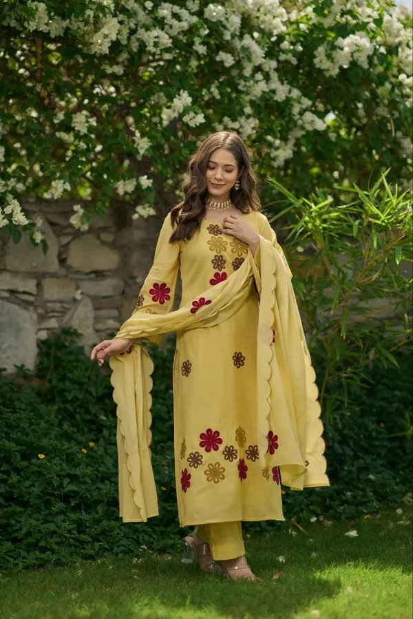 Women_Floral_Embroidered_Regular_Thread_Work_Kurta_with_Trousers_&_With_Dupatta