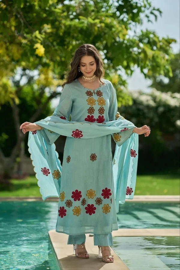 Women_Floral_Embroidered_Regular_Thread_Work_Kurta_with_Trousers_&_With_Dupatta