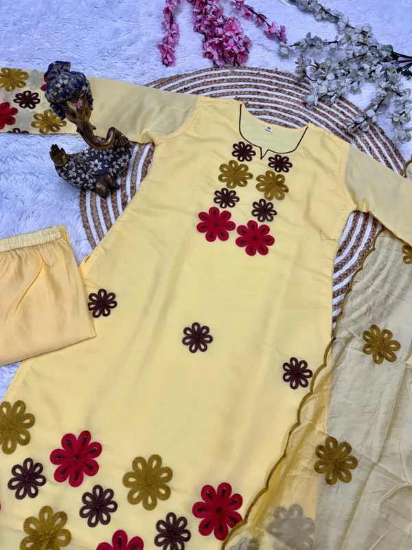 Women_Floral_Embroidered_Regular_Thread_Work_Kurta_with_Trousers_&_With_Dupatta