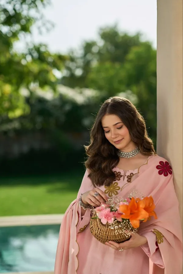Women_Floral_Embroidered_Regular_Thread_Work_Kurta_with_Trousers_&_With_Dupatta