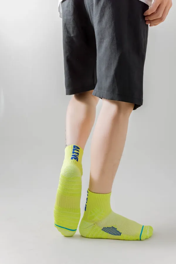 Green_Quarter_Length_Sports_Socks_For_Unisex
