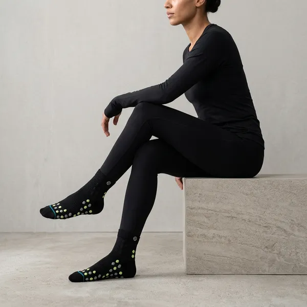 Black_Anti_Slip_Dotted_Grip_Socks_For_Unisex