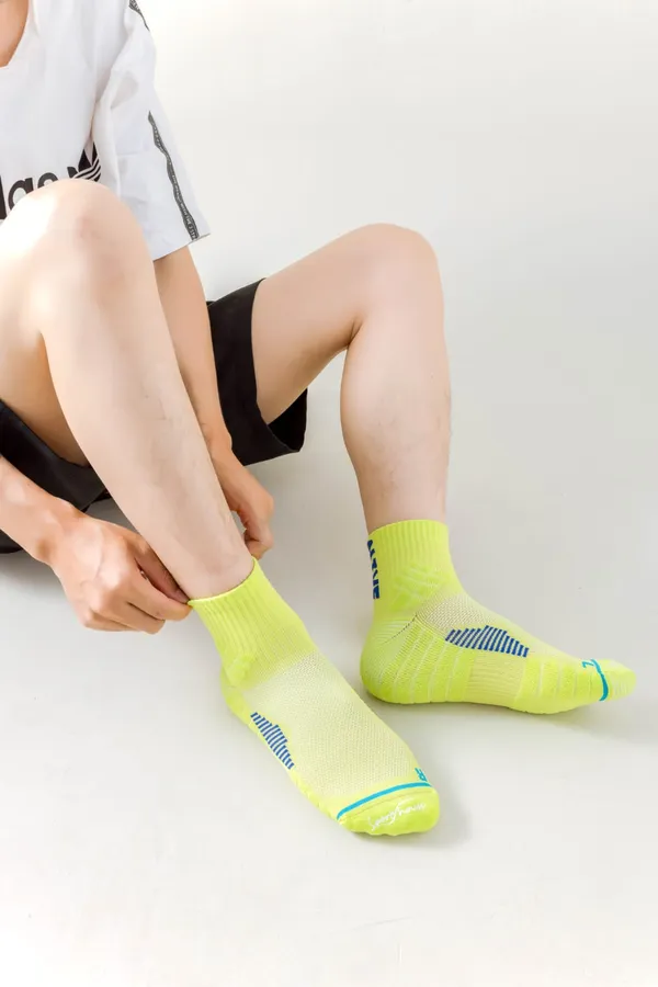 Green_Quarter_Length_Sports_Socks_For_Unisex