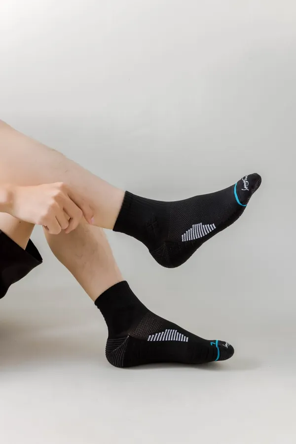 Black_Arch_Support_Sports_Socks_For_Unisex