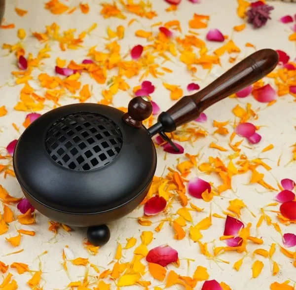 THE_HOMEROOTS_Metal_Incense_Burner_With_Wooden_Handle_Dhoop_Dani_Loban_Burner_Doopam_Holder_For_Puja_Temple_Home_Decor_Spiritual_Use_-_Pack_Of_1