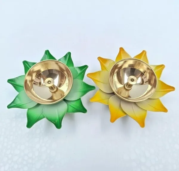 THE_HOMEROOTS_Traditional_Brass_Lotus_Pooja_Diya_|_Kamal_Patta_|_Home_&_Festival_|_Pack_Of_2_Brass_(Pack_Of_2)_Table_Diya_(Height:_3_Inch)