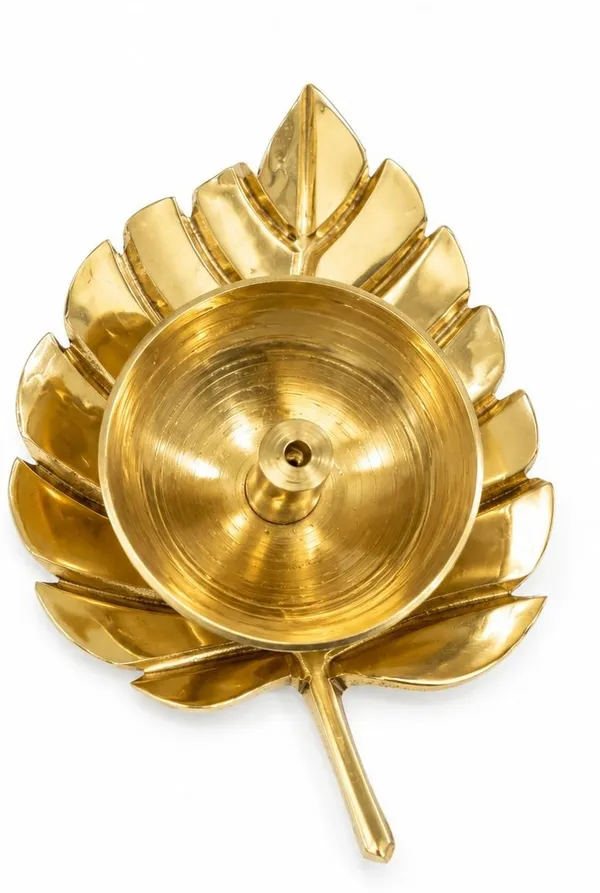 THE_HOMEROOTS_Brass_Leaf_Shape_Diya_For_Puja_Decoration_|_Handmade_Brass_Oil_Lamp_Brass_Table_Diya_(Height:_4_Inch)_-_Pack_Of_2