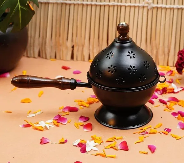 THE_HOMEROOTS_Stylish_Metal_Dhoop_Holder_Incense_Burner_Cast_Iron_Incense_Holder_(Black)_-_Pack_Of_2