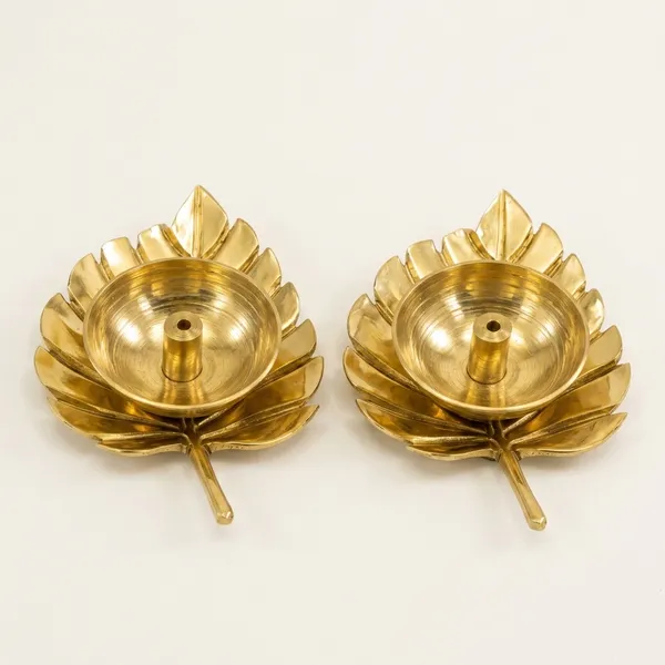 THE_HOMEROOTS_Brass_Leaf_Shape_Diya_For_Puja_Decoration_|_Handmade_Brass_Oil_Lamp_Brass_Table_Diya_(Height:_4_Inch)_-_Pack_Of_2