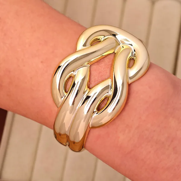 Gold_Stainless_Steel_Alloy_Bracelet_For_Women