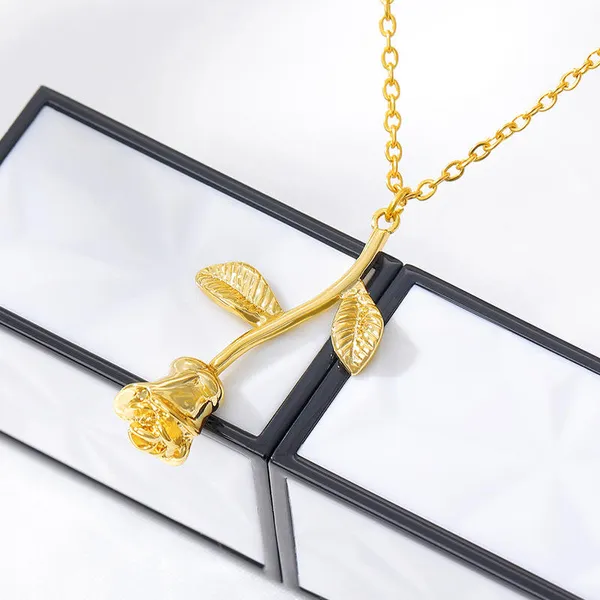 Gold_Stainless_Steel_Alloy_Necklace_For_Women