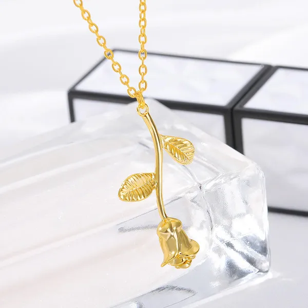 Gold_Stainless_Steel_Alloy_Necklace_For_Women
