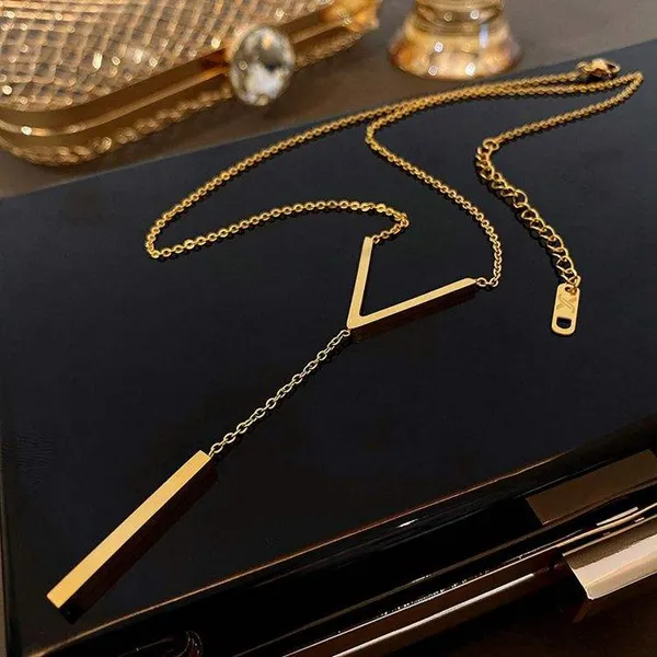Gold_Stainless_Steel_Alloy_Necklace_For_Women