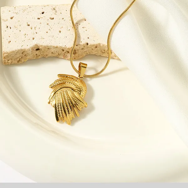 Gold_Stainless_Steel_Alloy_Necklace_For_Women