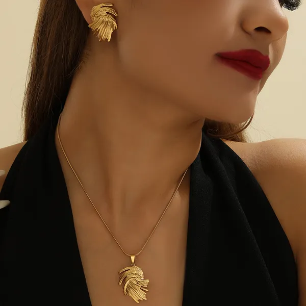 Gold_Stainless_Steel_Alloy_Necklace_For_Women
