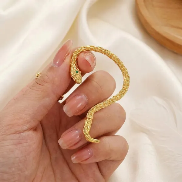 Gold_Stainless_Steel_Alloy_Earcuff_For_Women