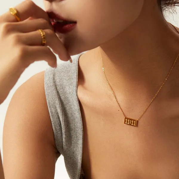 Gold_Stainless_Steel_Alloy_Necklace_For_Women