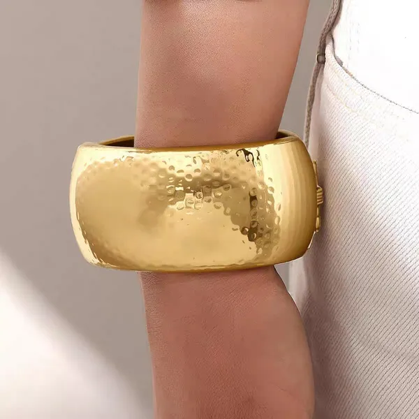 Gold_Stainless_Steel_Alloy_Bracelet_For_Women