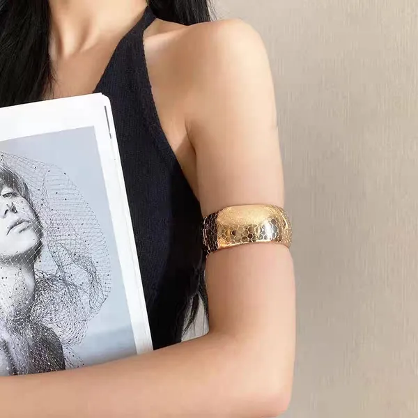 Gold_Stainless_Steel_Alloy_Bracelet_For_Women
