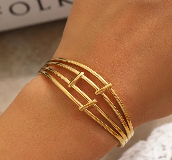 Gold_Stainless_Steel_Alloy_Bracelet_For_Women
