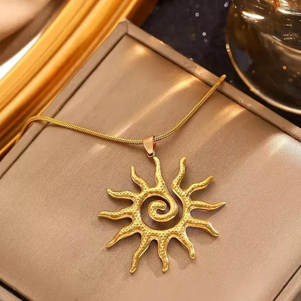 Gold_Stainless_Steel_Alloy_Necklace_For_Women