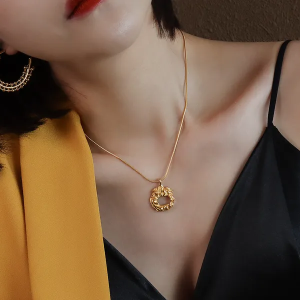 Gold_Stainless_Steel_Alloy_Necklace_For_Women