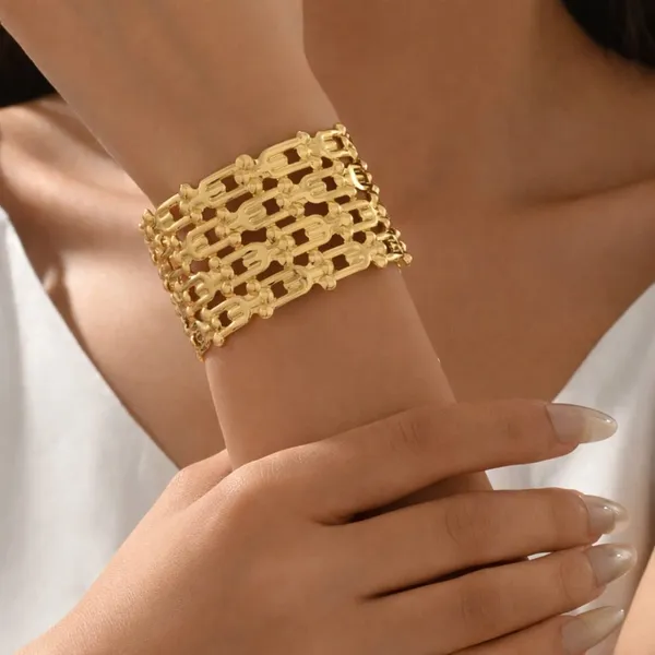 Gold_Stainless_Steel_Alloy_Bracelet_For_Women